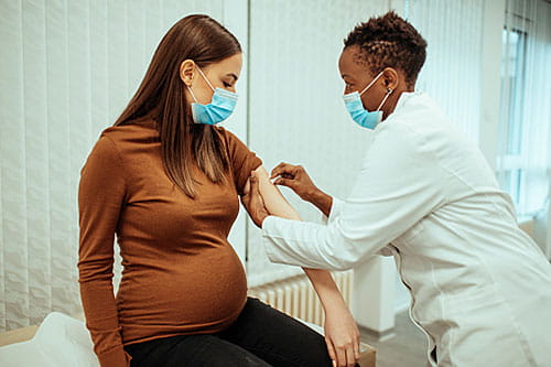 美国妇科学院建议孕妇获取COVID-19疫苗